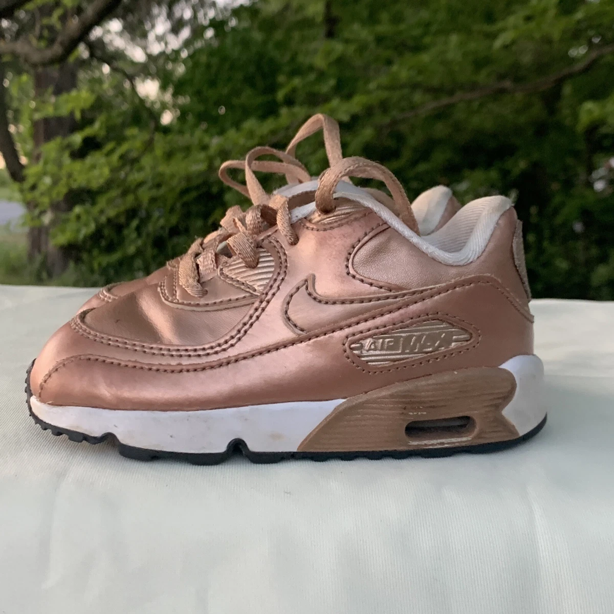 Nike air max pink gold hotsell