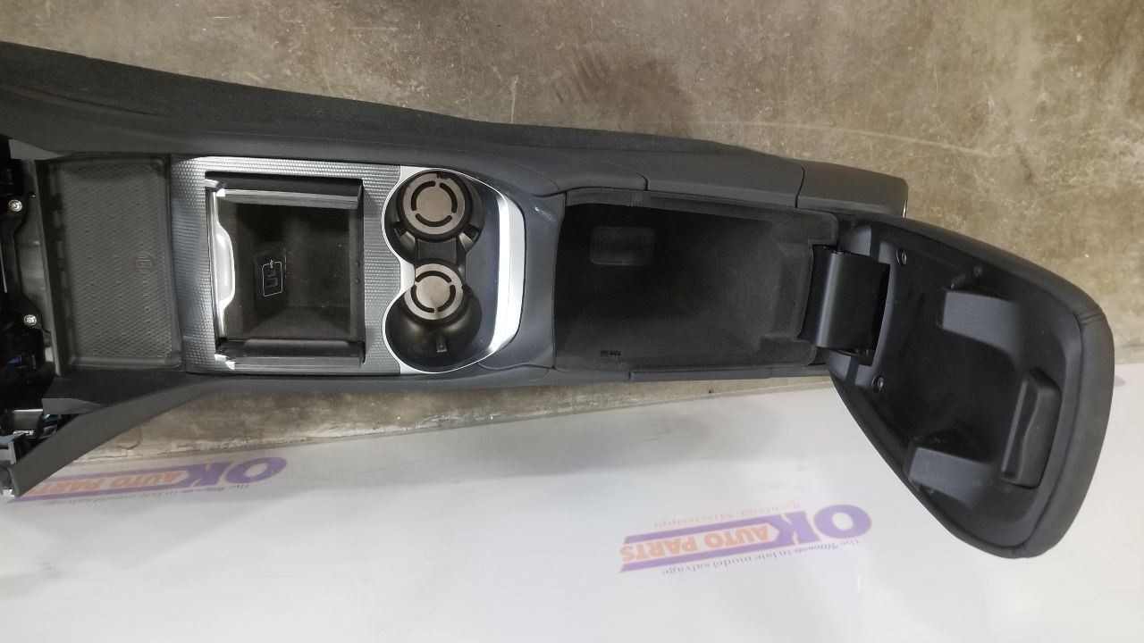 23 2023 MASERATI GRECALE CENTER FLOOR CONSOLE ASSEMBLY BLACK 