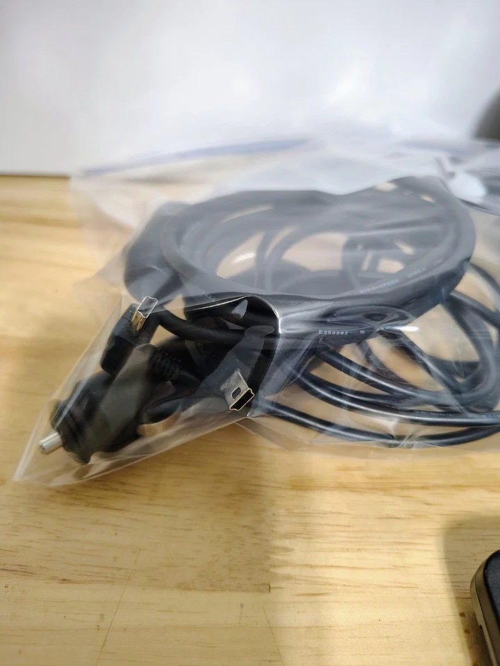 Garmin Nuvi 265W Bundle 4.5 Screen With Case Charger and USB Cord - Image 3 of 4