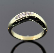 MODERNER RING MIT 3 BRILLANTEN ZUSAMMEN 0,11ct. AUS 585/- GG WERT 1498,- € NEU!