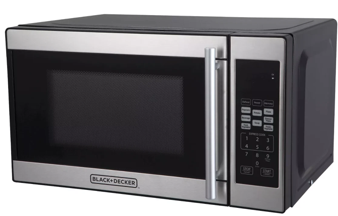 BLACK+DECKER 0.7 cu ft 700 Watt Microwave Oven Black EM720CPN-P