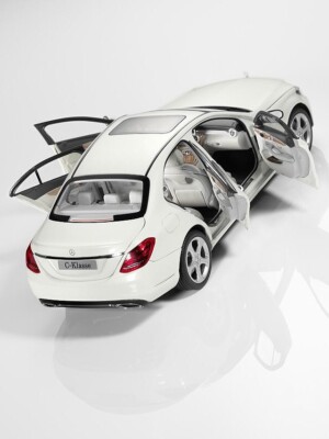 Original Mercedes-Benz 1:18 C Klasse W205 Elegance diamantweiß B66960256