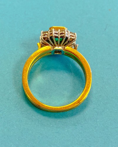 Anello e orecchini d’oro con smeraldi e diamanti - Foto 3 di 6