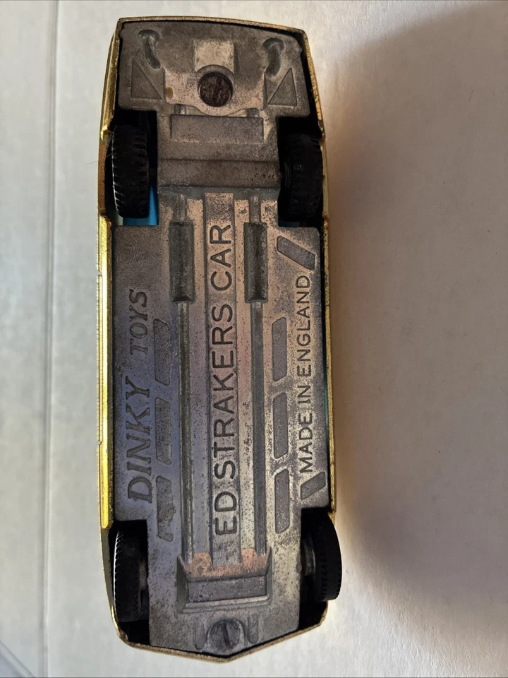 DINKY TOYS #352-G ED STRAKER'S CAR. GERRY ANDERSON'S UFO Gold car 1970 TV show - Image 3 of 4