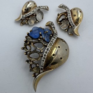 AS FOUND TRIFARI FAUX MOONSTONE GLASS FRUIT SALAD RHINESTONE BROOCH & EARRINGS