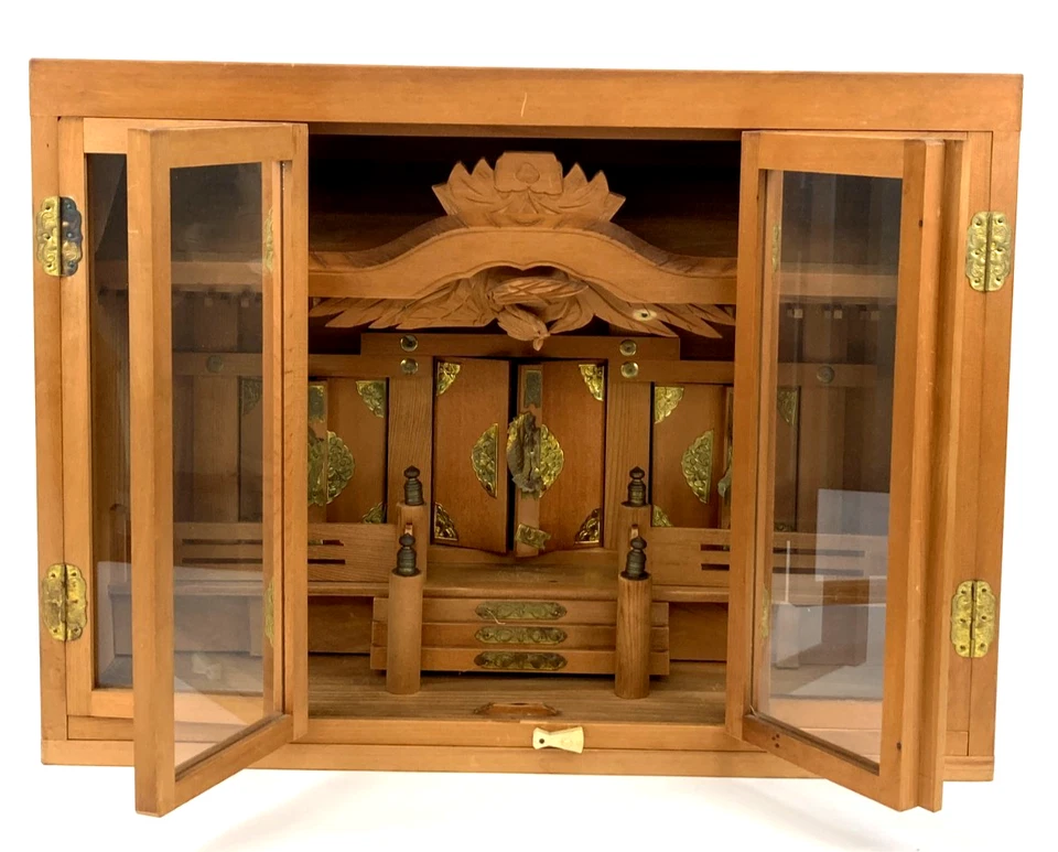 Auténtico Santuario Japonés de Madera Kamidana con Tallas Elaboradas Foto 2 de 4