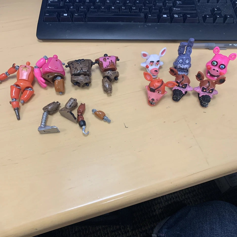  McFarlane Five Nights At Freddy's Mini Heads And Parts/Accessories Lot - Image 3 of 4