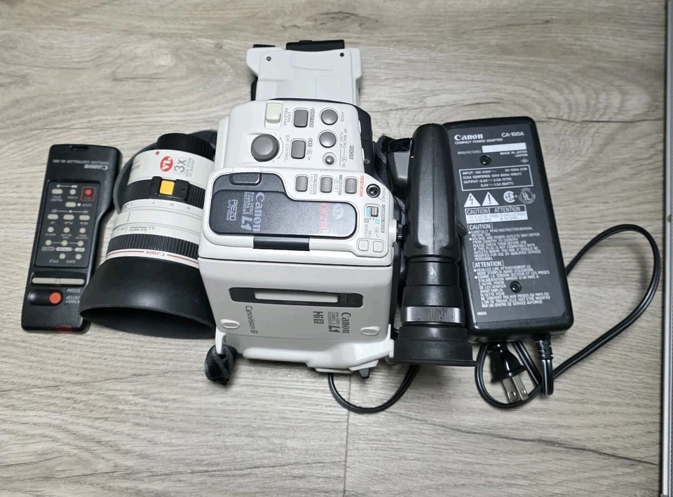 Canon L1 8mm Camcorder w/ Accessories  - Image 2 of 4
