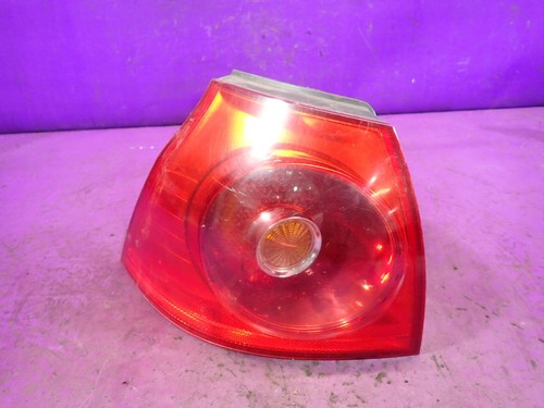 VW Golf V HB 5D Rückleuchte links 1K6945095E vom Kotflügel / ST 25794