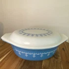 VTG Pyrex Blue Snowflake Garland Oval 1 1/2 Qt Casserole Dish with Lid #043 EUC