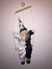 Clown-Marionette Harlekin auf Schaukel zum Aufhängen