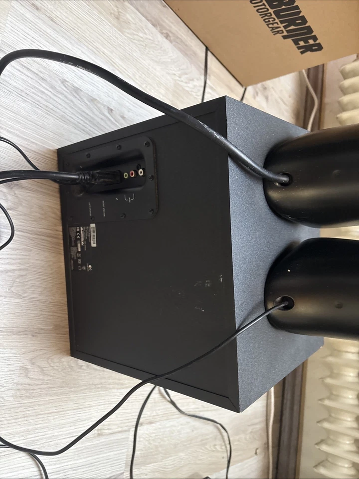 Logitech Z623 THX 2.1-Kanal 400W Lautsprecher System mit Subwoofer, Schwarz - Bild 2 von 2