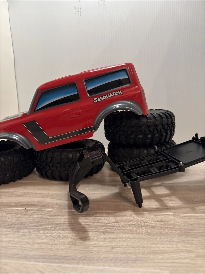 Ford Bronco Sasquatch 1:12 Maisto Replacement Shell Grill And Wheels - Image 4 of 4