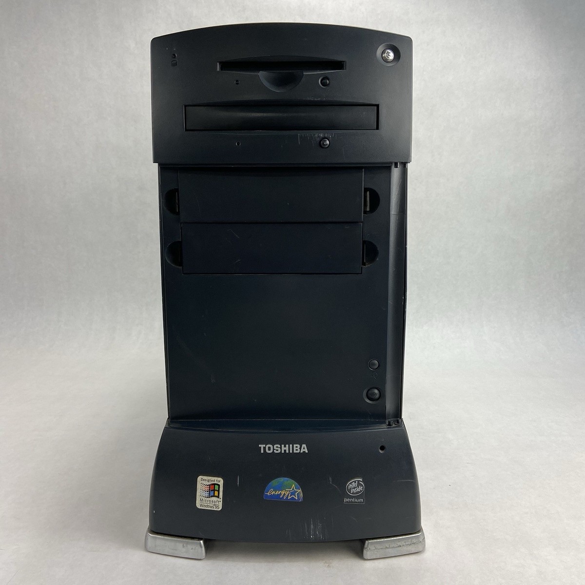 Toshiba Infinia 7200 MT Intel Pentium 199MHz 96MB RAM No HDD No OS