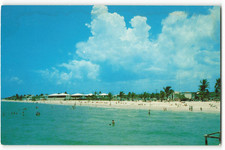Fort Meyers Beach, On the Gulf of Mexico - Florida VTG Postcard TM2.