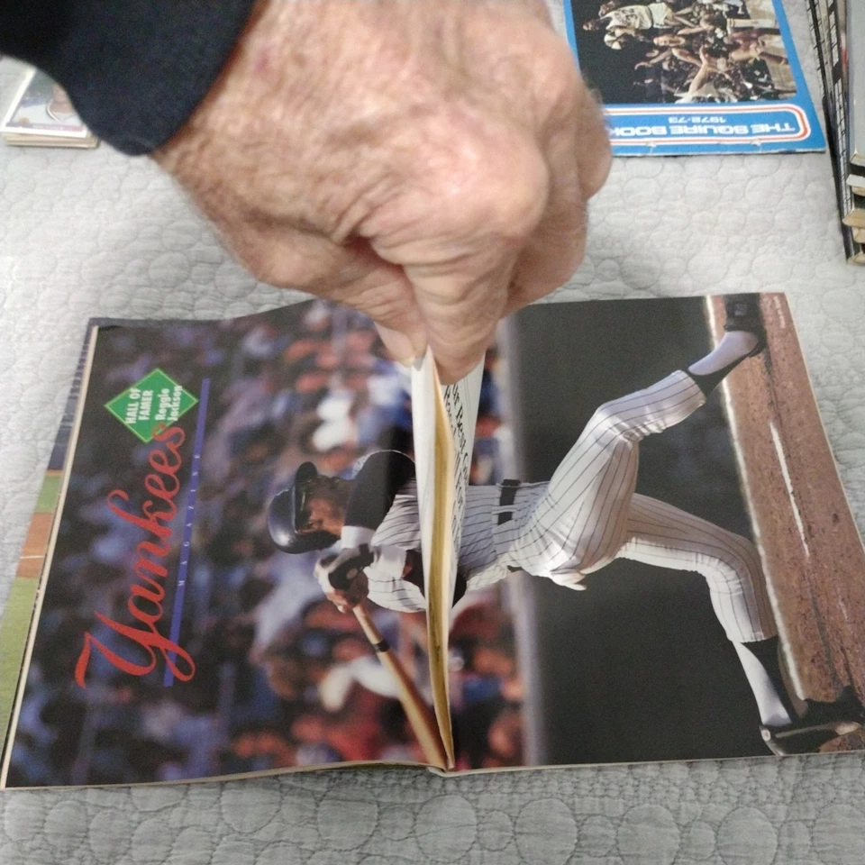 Revista Spring Training Yankees marzo 1993 con póster de Reggie Jackson lote B Foto 2 de 3