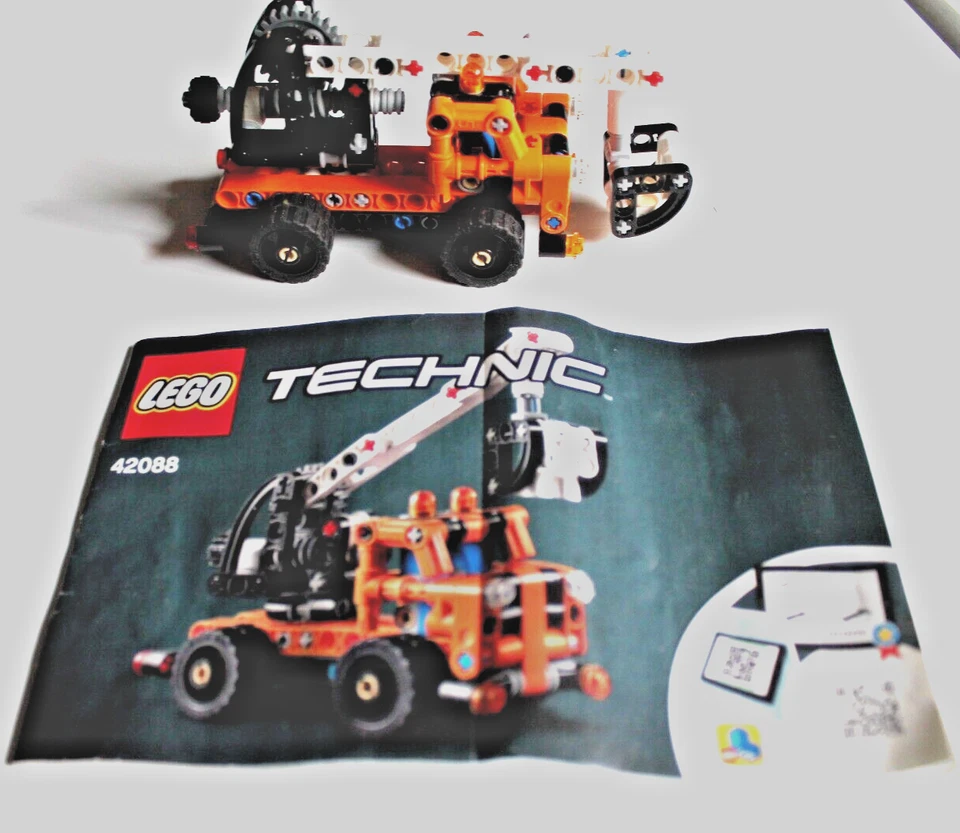 LEGO Technic 42088 Cherry Picker, photo 1 sur 3