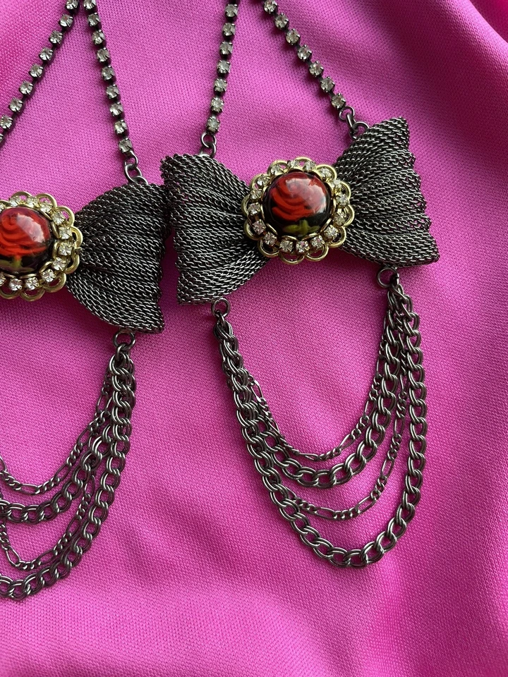 Pendientes Betsey Johnson Vintage Rosas Are Red Lucite Tallado Rosa GRANDE Lazo Peltre Foto 4 de 4