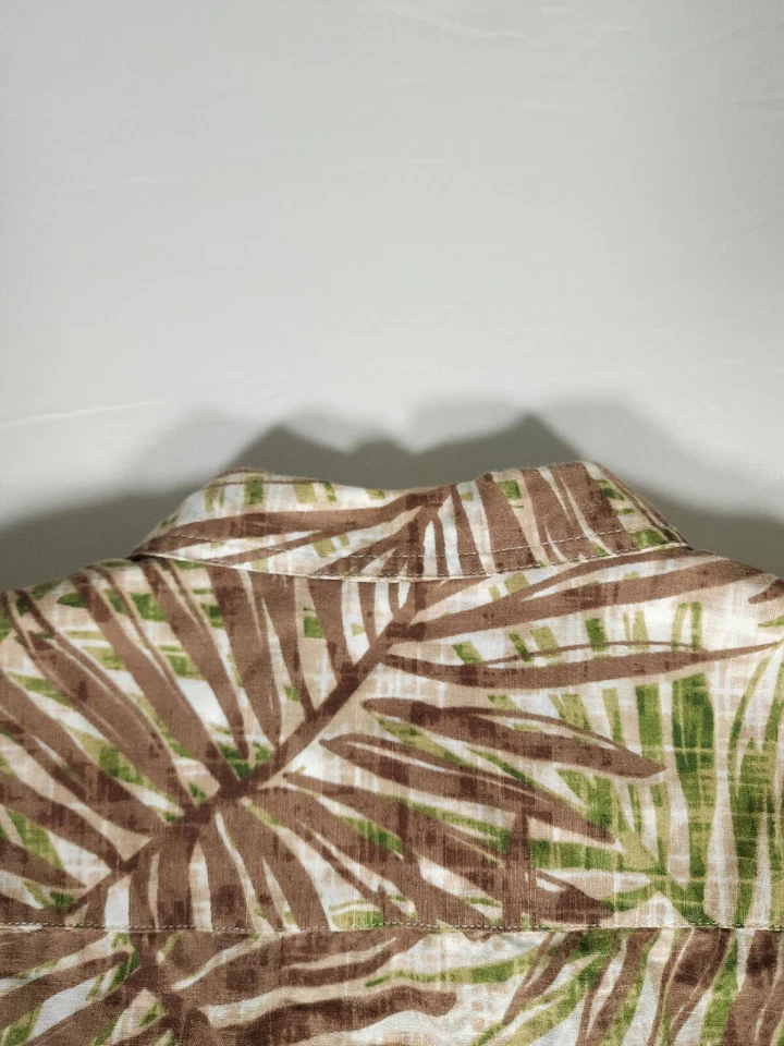 Liz Claiborne Petite Button Up Shirt Adult PXL Florial Short Sleeve Womens - Image 4 of 4