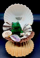 Vintage Souvenir Sea Shell Art, Galveston Tx.Small CeramicFrog Variety of shells