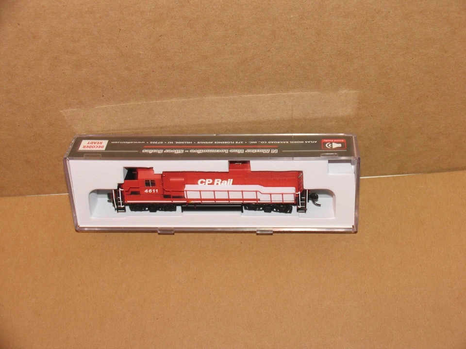Atlas Canadian Pacific CP Rail GP-40 Locomotive #4611 With Ditch Lights N Scale - Image 3 of 4