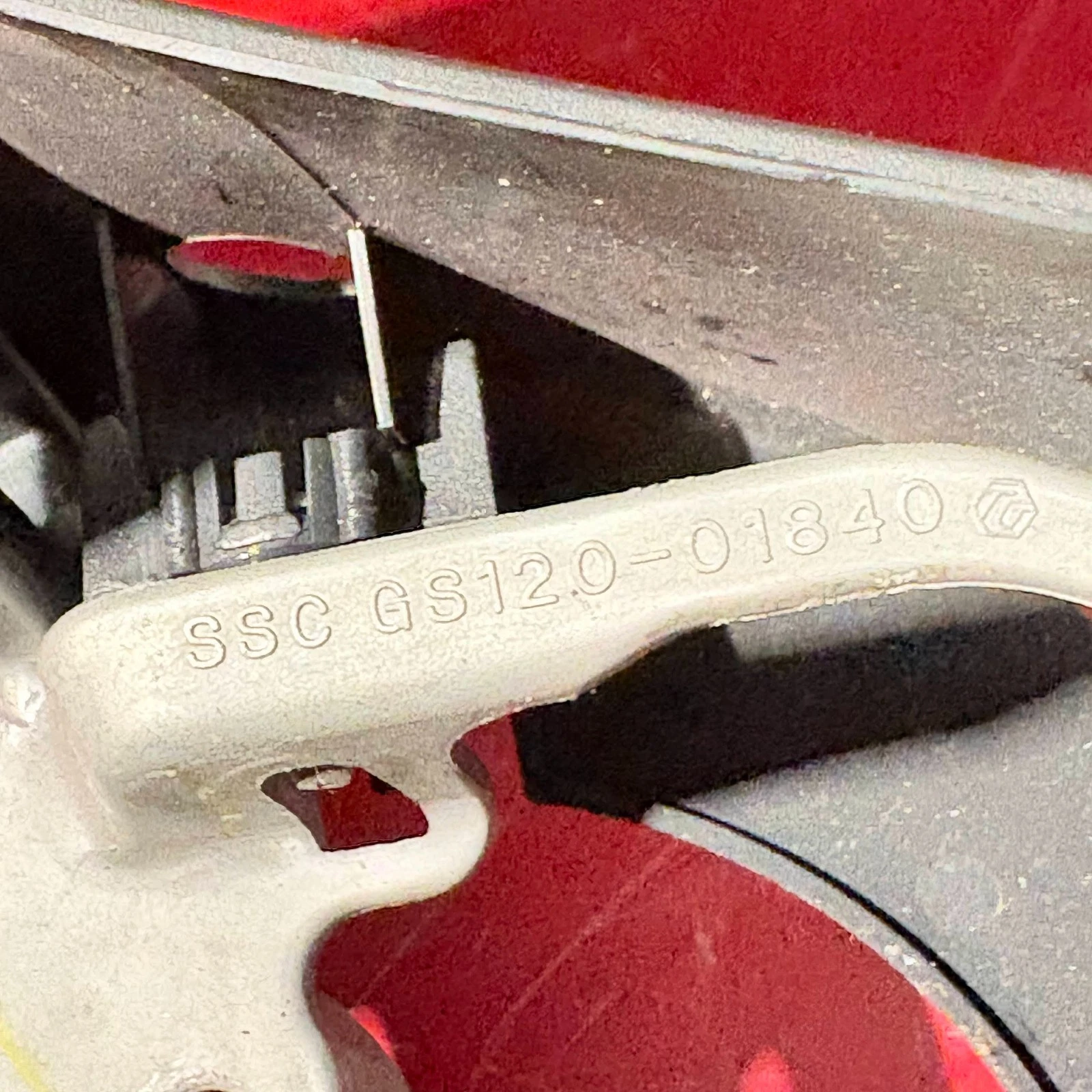 GS120-01840 casting number visible on the steering wheel frame