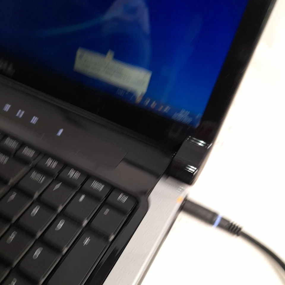 Dell Studio 1745 17.3" Window 7  Laptop Dual Core 500Gb 8Gb Ram JBL Sound Office - Image 3 of 4