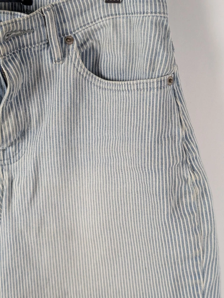 Pantalones cortos de mezclilla para mujer Calvin Klein Jeans a rayas cintura alta talla 4 dobladillo crudo Foto 3 de 4