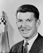 WALLY SCHIRRA MERCURY ASTRONAUT - 8X10 NASA PHOTO (ZZ-109)