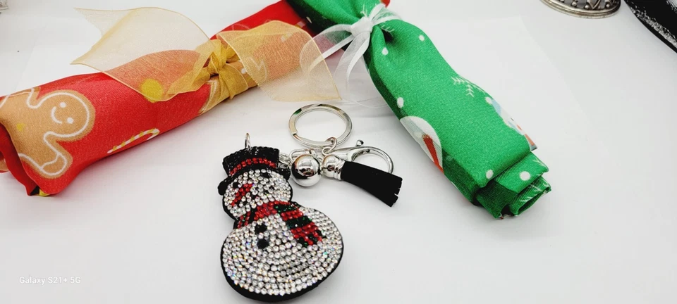 Kirks Folly Muñeco de Nieve Llavero Encantador Medias Relleno Plus 2 Bufandas Navidad Foto 4 de 4