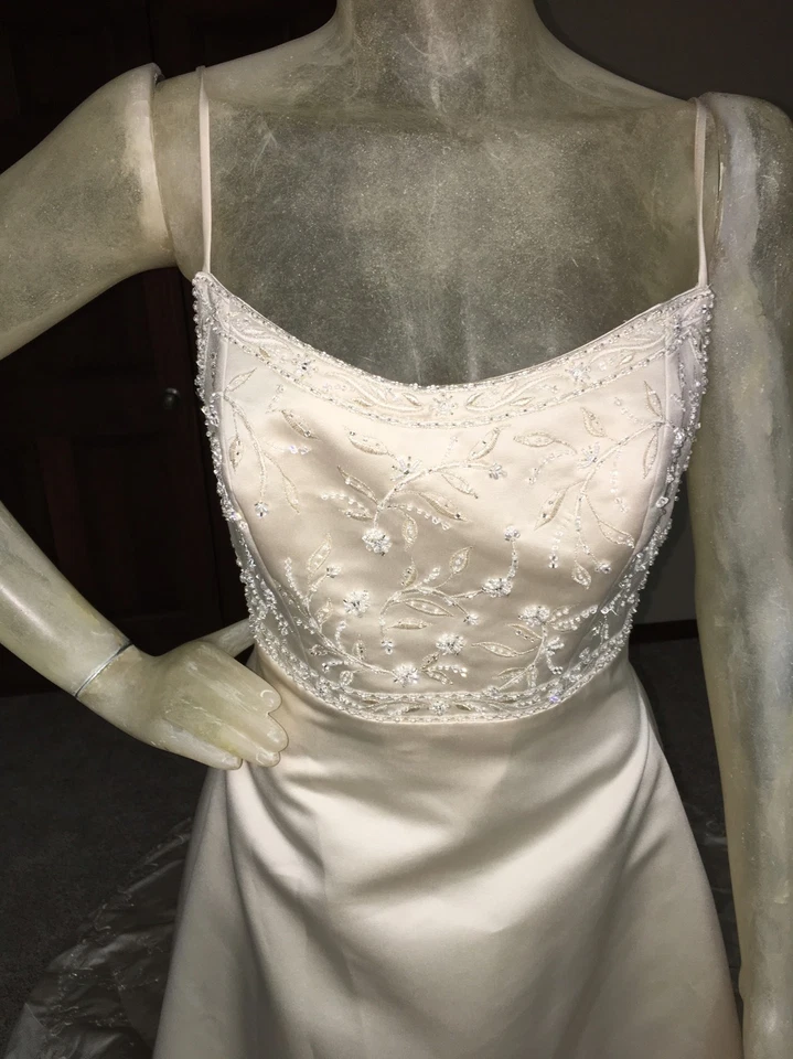 Vestido de novia Joli talla 10 dorado pálido champán con cuentas ver detalles Foto 2 de 4