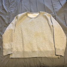Women  s Medium Light Grey Crewneck