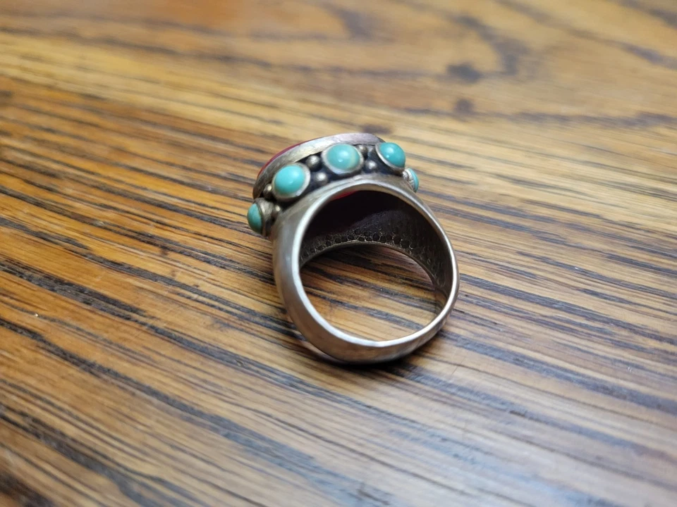 Винтажное и тяжелое кольцо из чистого серебра с кораллом и бирюзой - огранка кабахон - Изображение 2 из 3