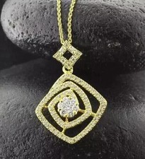 Colgante de belleza con cadena de diamantes simulados enchapados en oro amarillo de 14K con dije para dama
