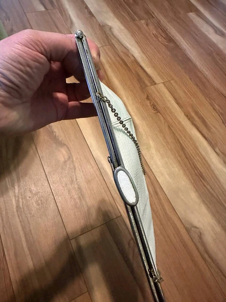 Vintage Etra 80s White Leather Evening Clutch With Chain Strap - Image 3 of 4