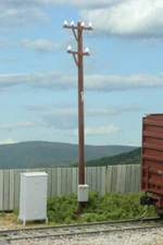 Walthers ~ ~ HO Scale ~ Relay Cabinets and Phone Boxes ~ Set of 7 ~ 949-4154