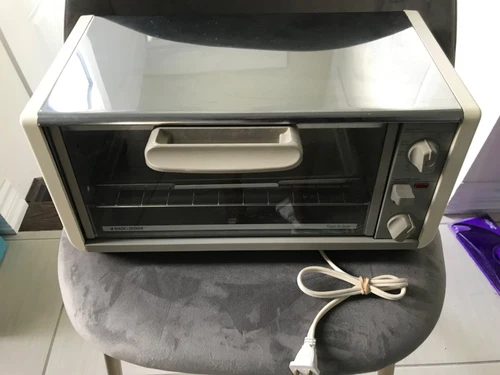 Black & Decker Spacemaker TRO205 04TY2 Toast-R-Oven Toaster Oven 