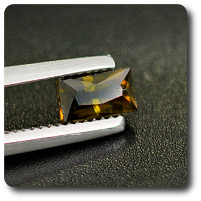 Pierre fine épidote verte 0.33 cts IF Brésil idéale pour bague sur mesure