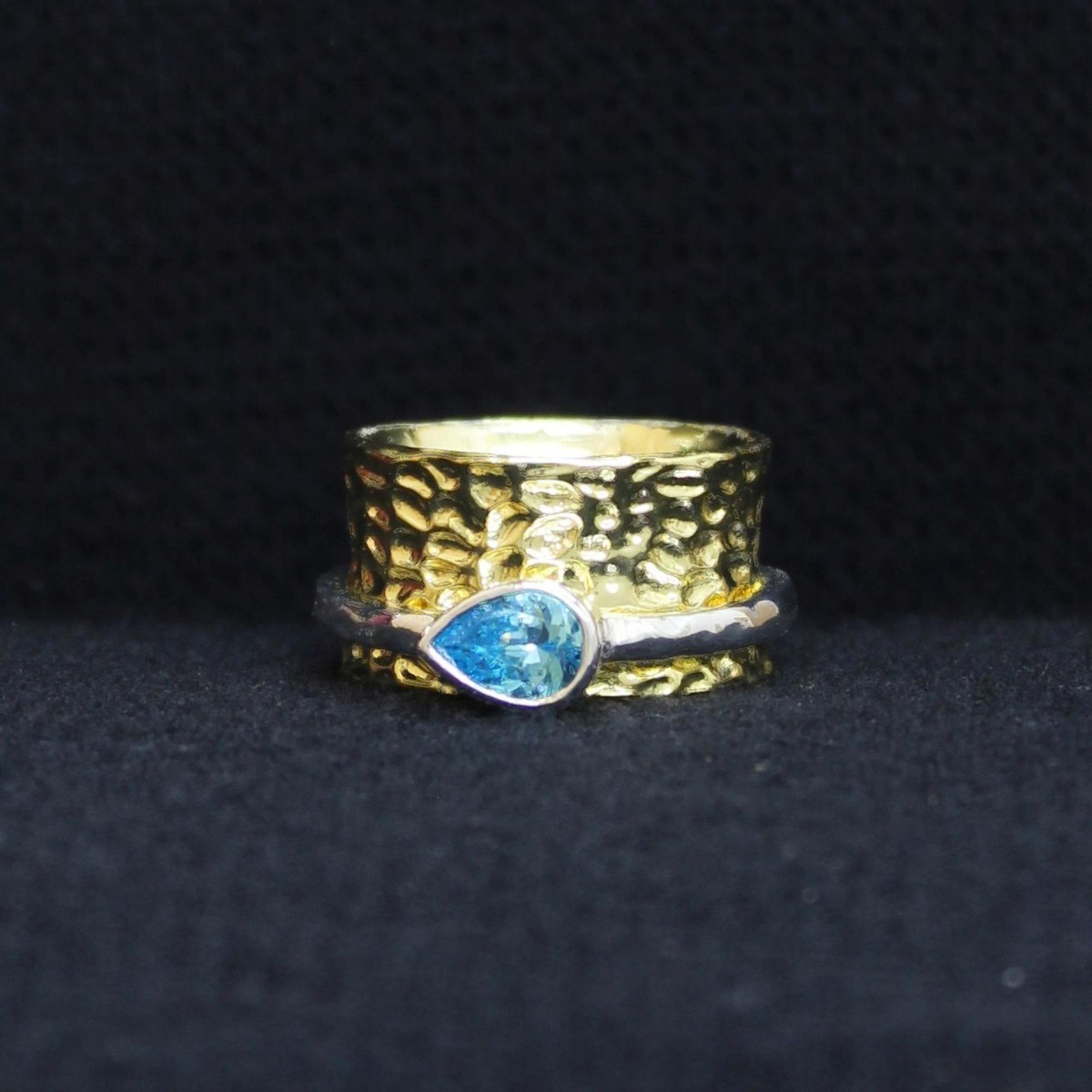 nWT Kwanli Blue Cubic Zirconia and Two-Tone Kendra Spinner nWT Kwanli Blue Cubic Zirconia and Two-Tone Kendra Spinner