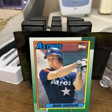 1990 Topps Baseball Card #267 Mark Davidson
