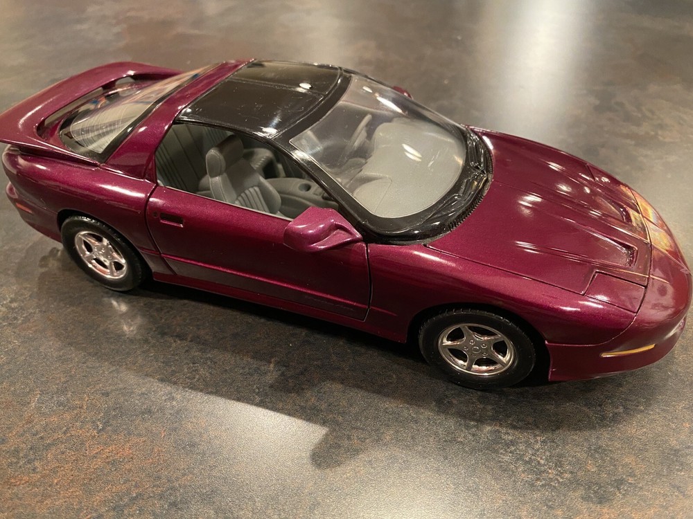 1/18 Ertl 1996 Pontiac Firebird Trans Am Purple