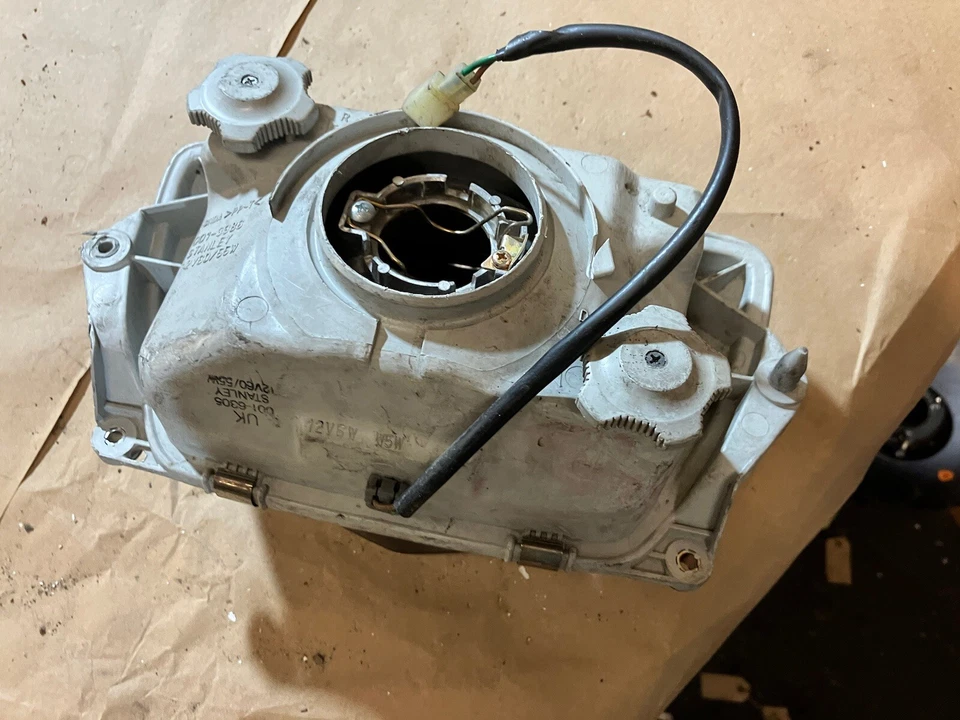 Farol dianteiro Honda CBR600 F3 1995-1998 - Imagem 2 de 4