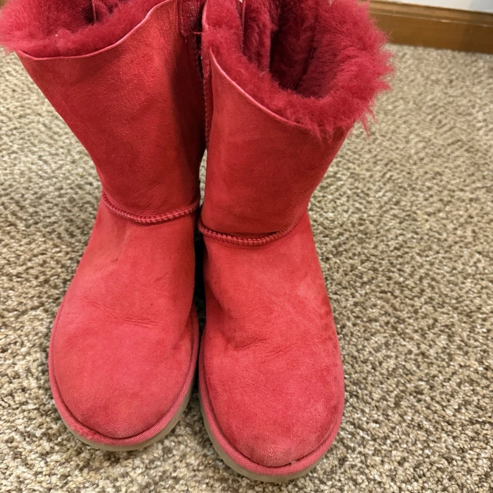 Uggs Red Short Boots With Striped Christmas Bows Rare Women’s Size 6 - Image 2 of 4