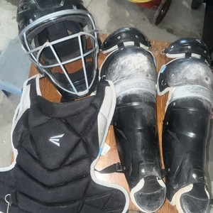 Easton Jen Schro The Fundamental Catcher's Set Medium Black/Gray Adjustable Pad…