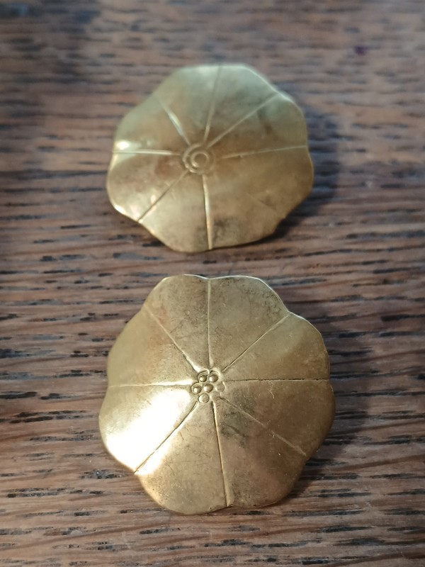 Vtg Earrings 1980s Brass Lily Pad Lotus Flower Pressed Metal Pier One Import Era