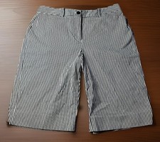 Jones NY Signature Walking Shorts Women 10 Navy white textured pinstripe