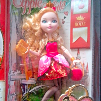 Mattel Ever After High Apple White Modepuppe blond blaue Augen + Accessoire OVP