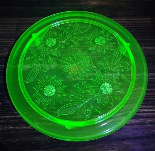 Uranium Jeanette Sunflower Green Depression Glass Cake Plate 10" Footed Glows