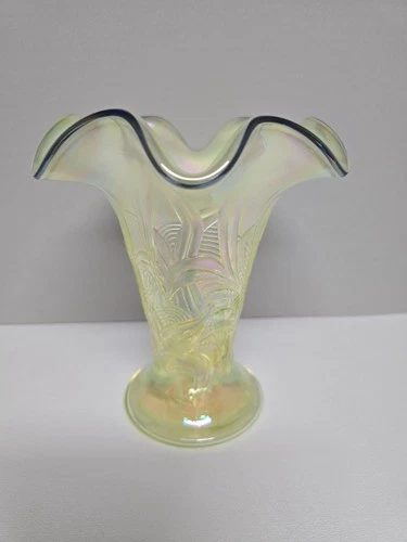 Fenton Topaz Iridized Ebony Crest Vase. It is in excellent condition.