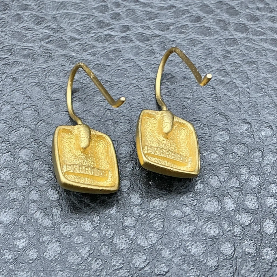 Pendientes colgantes Express tono dorado cuadrados piedra negra para mujer modernos llamativos Foto 4 de 4